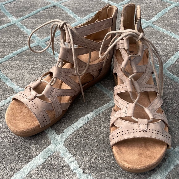 Earth Origins Hidden Wedge Gladiator Sandals for Women - Picture 2 of 7